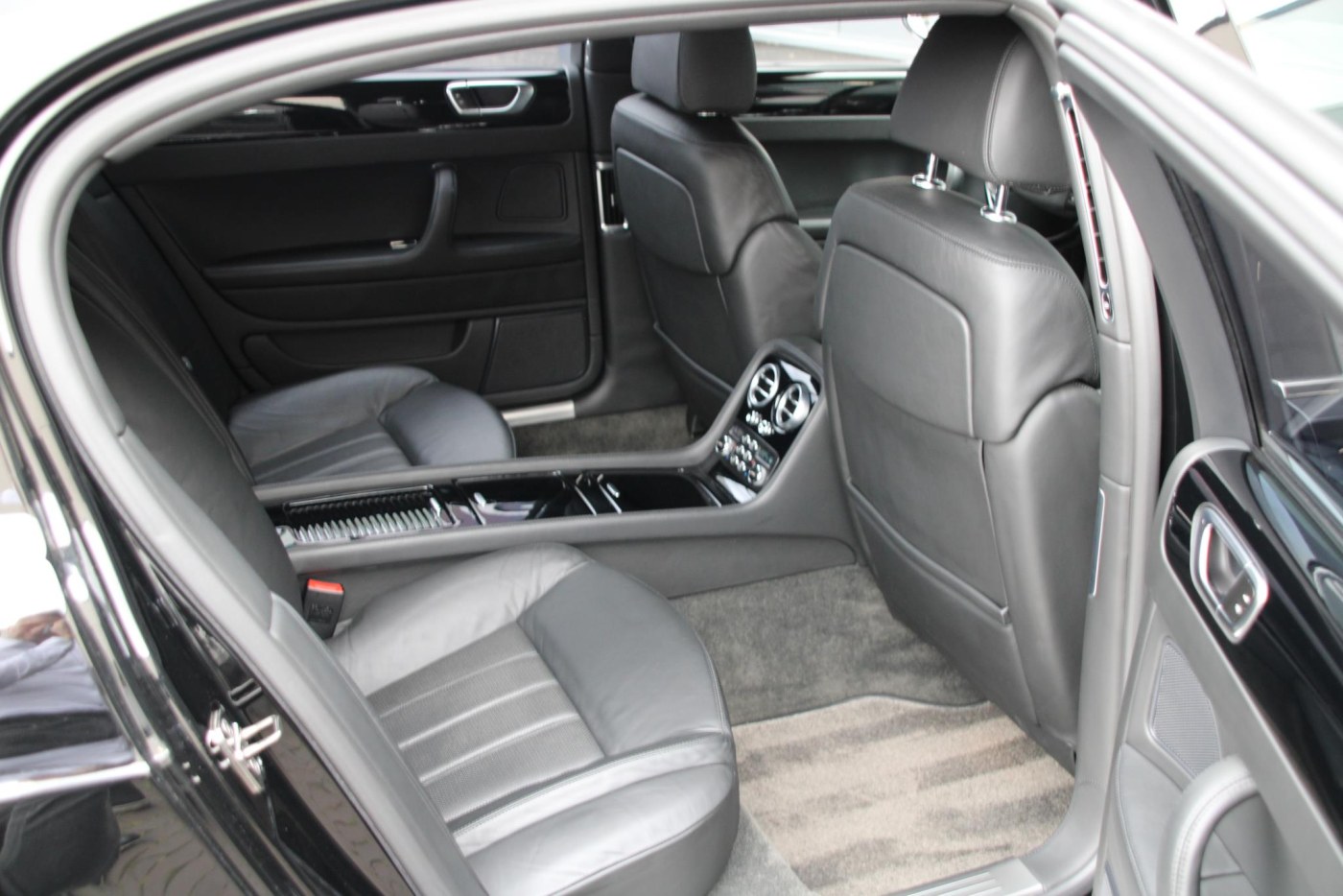 Bentley Continental Flying Spur W12 560pk — foto 8 van 44