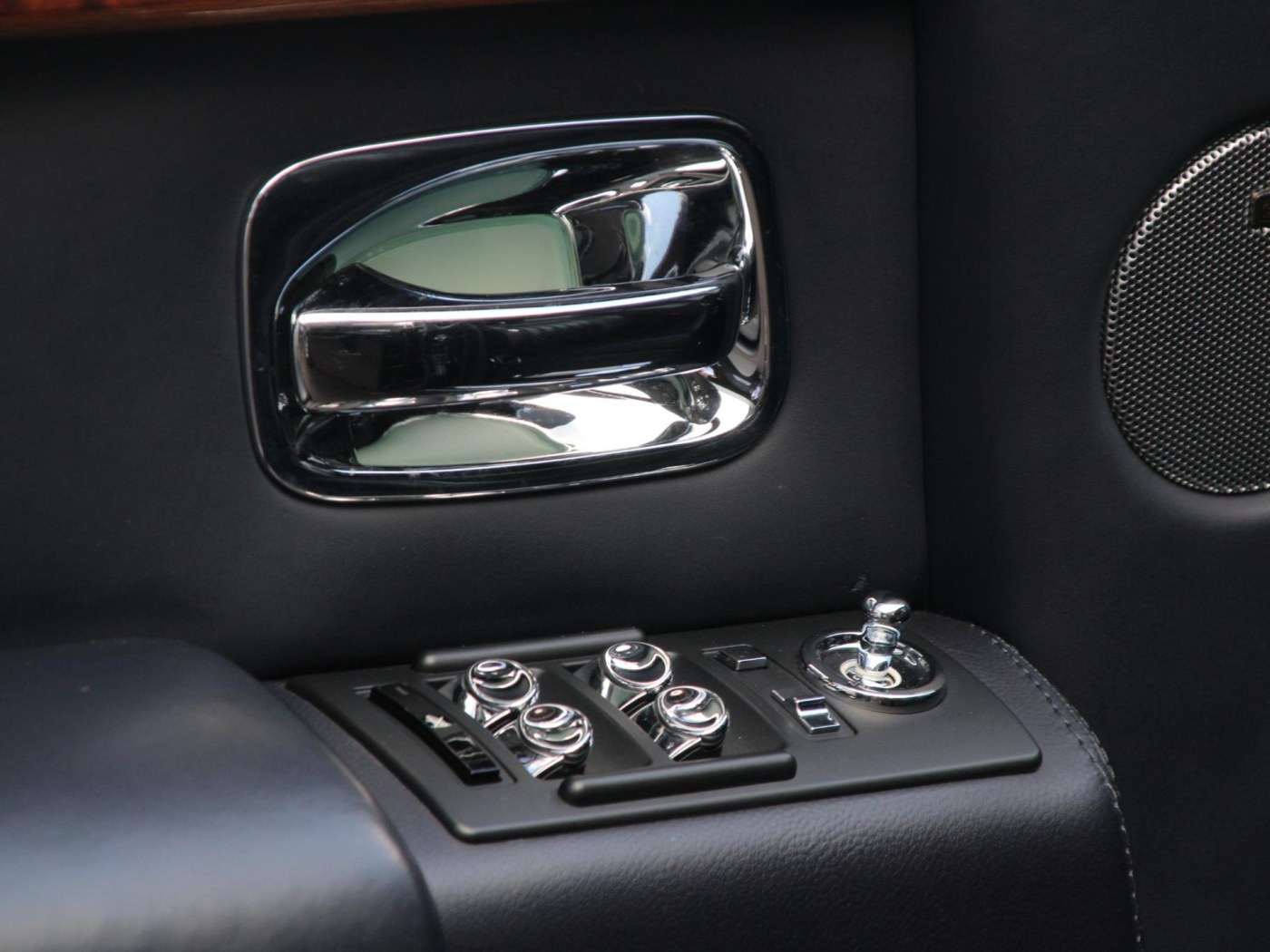 Rolls-Royce Phantom VII 6.75 EWB — foto 29 van 102