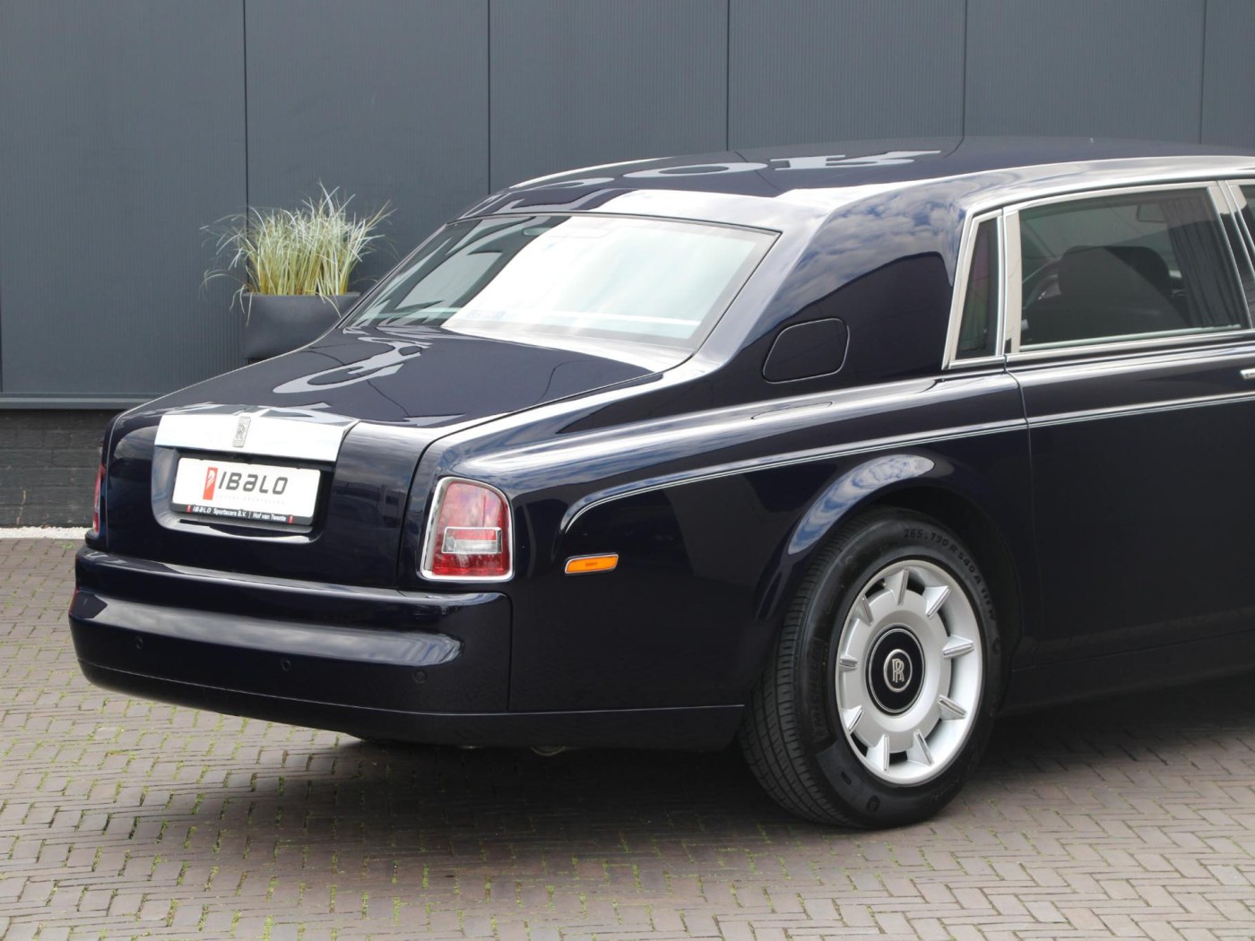 Rolls-Royce Phantom VII 6.75 EWB — foto 98 van 102