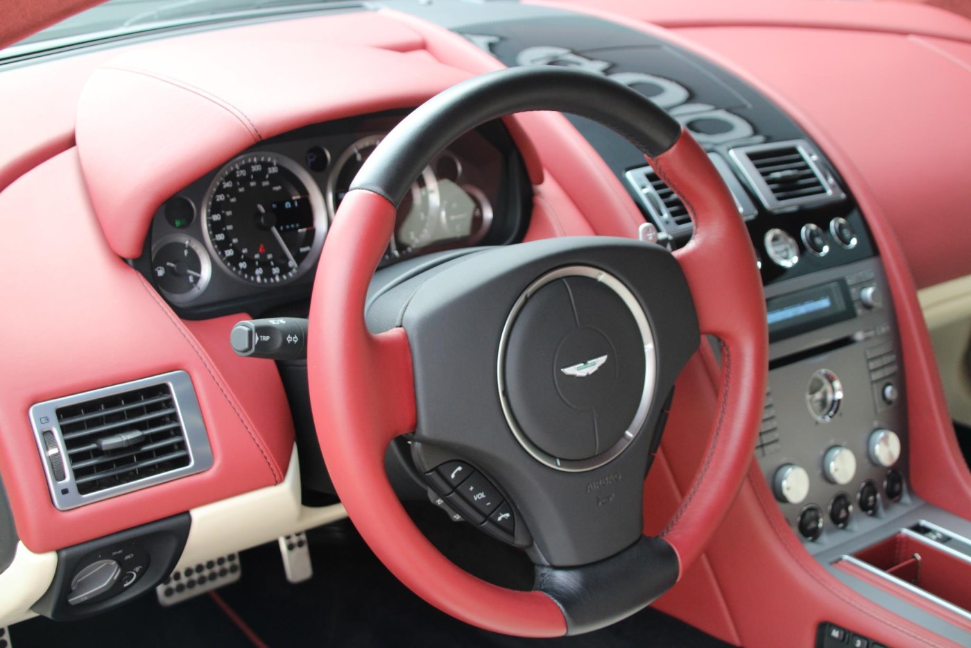 Aston Martin DB9 V12 Touchtronic — foto 37 van 39