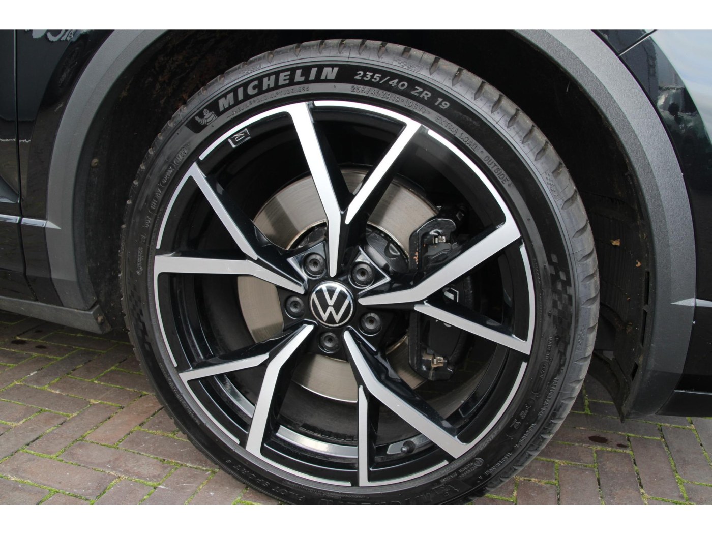 Volkswagen T-Roc 2.0 TSI 4Motion R | Trekhaak | BEATS | Pano | — foto 11 van 24