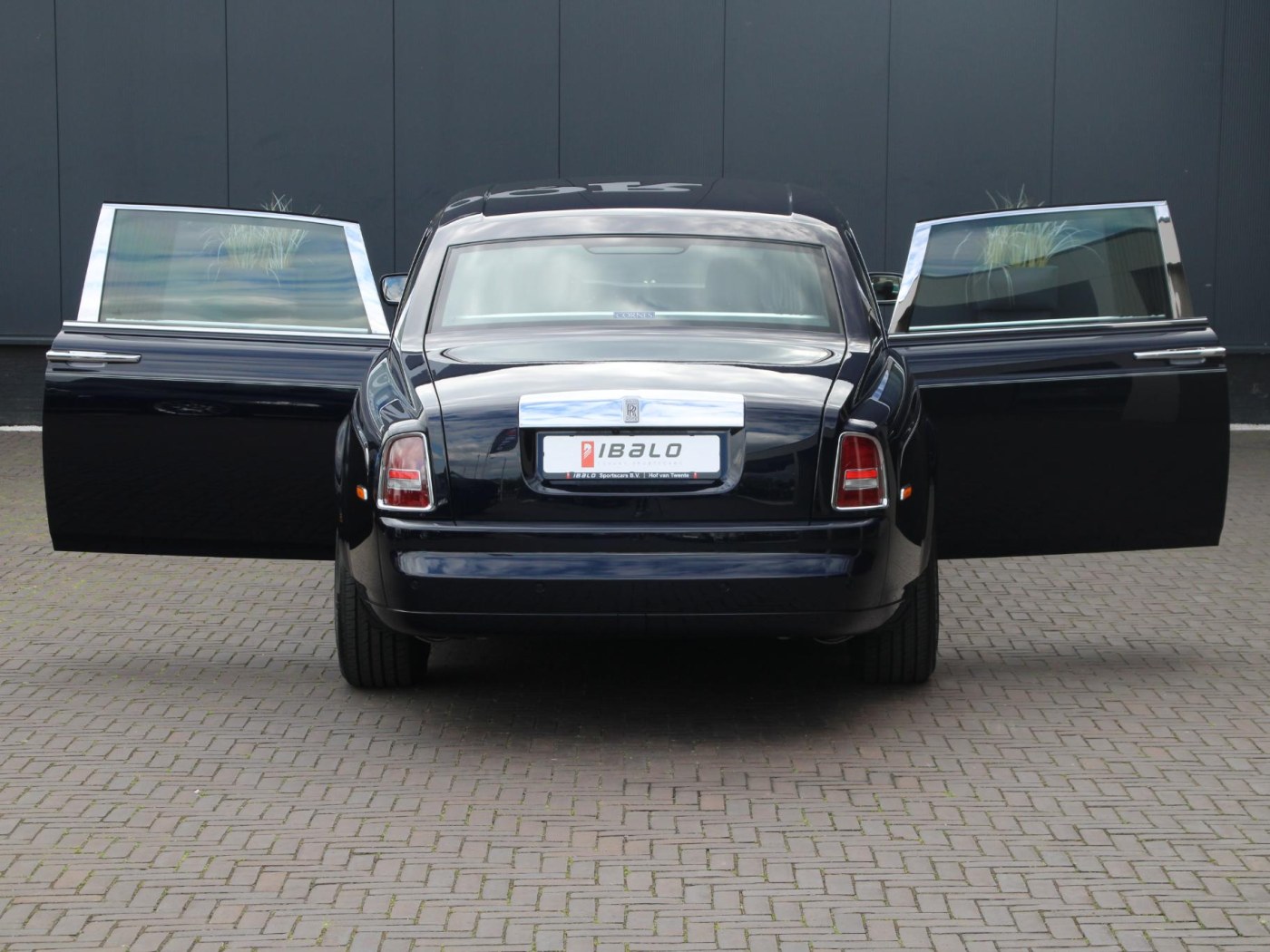 Rolls-Royce Phantom VII 6.75 EWB — foto 8 van 102