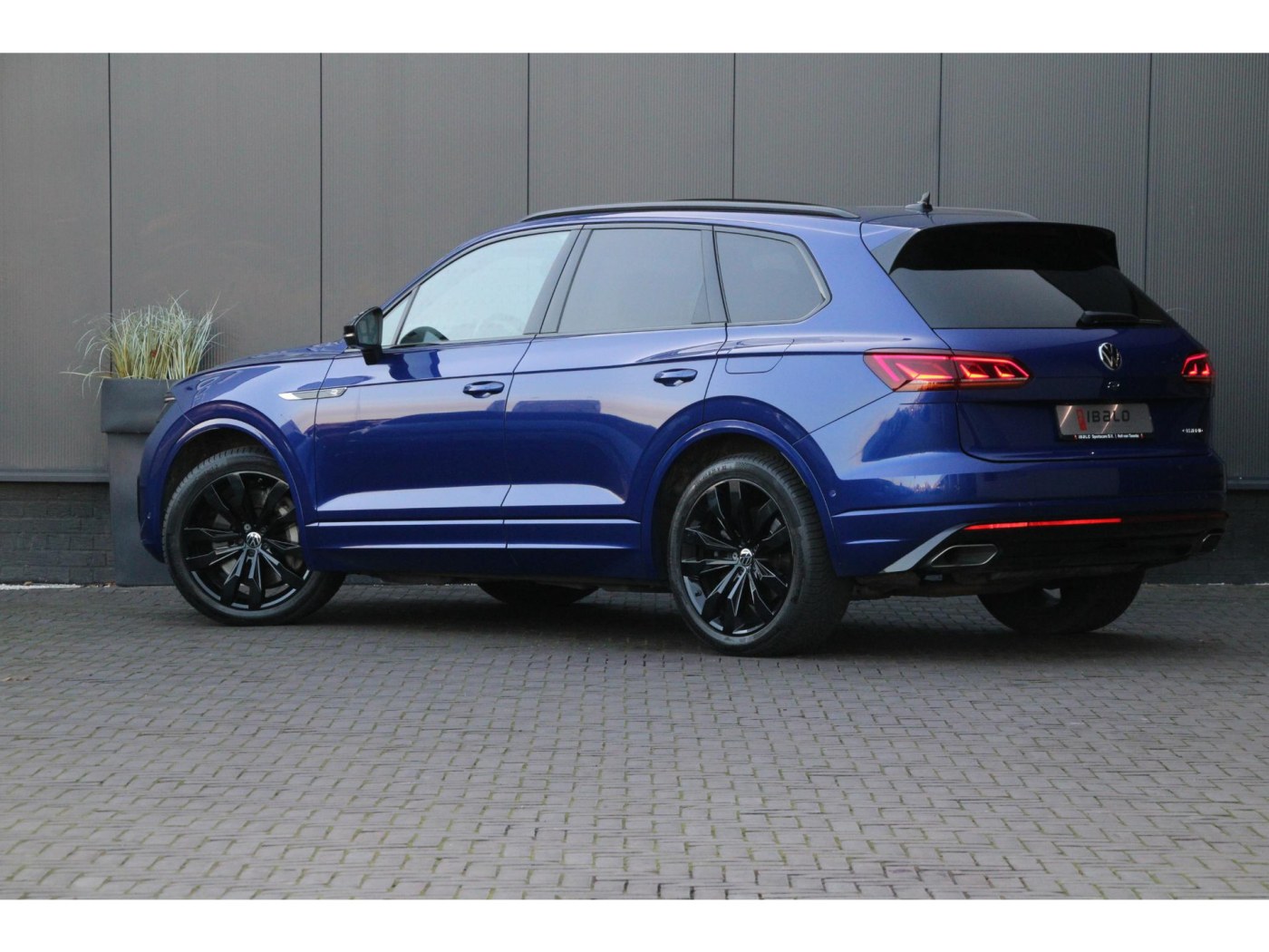 Volkswagen Touareg R 4Motion | 462pk | Massage | Nachtzicht | — foto 29 van 64
