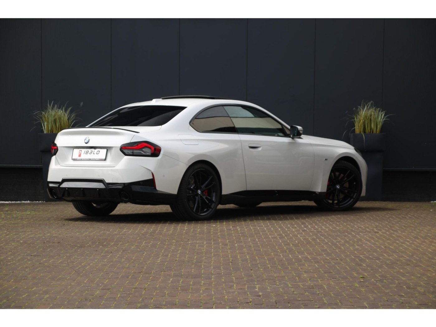 BMW 2-serie Coupé 220i | M-Sport Pro | Schuifdak | Harman/Kardon | — foto 2 van 32