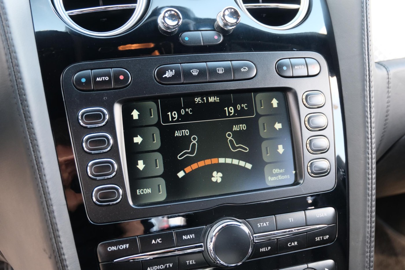 Bentley Continental Flying Spur W12 560pk — foto 18 van 44