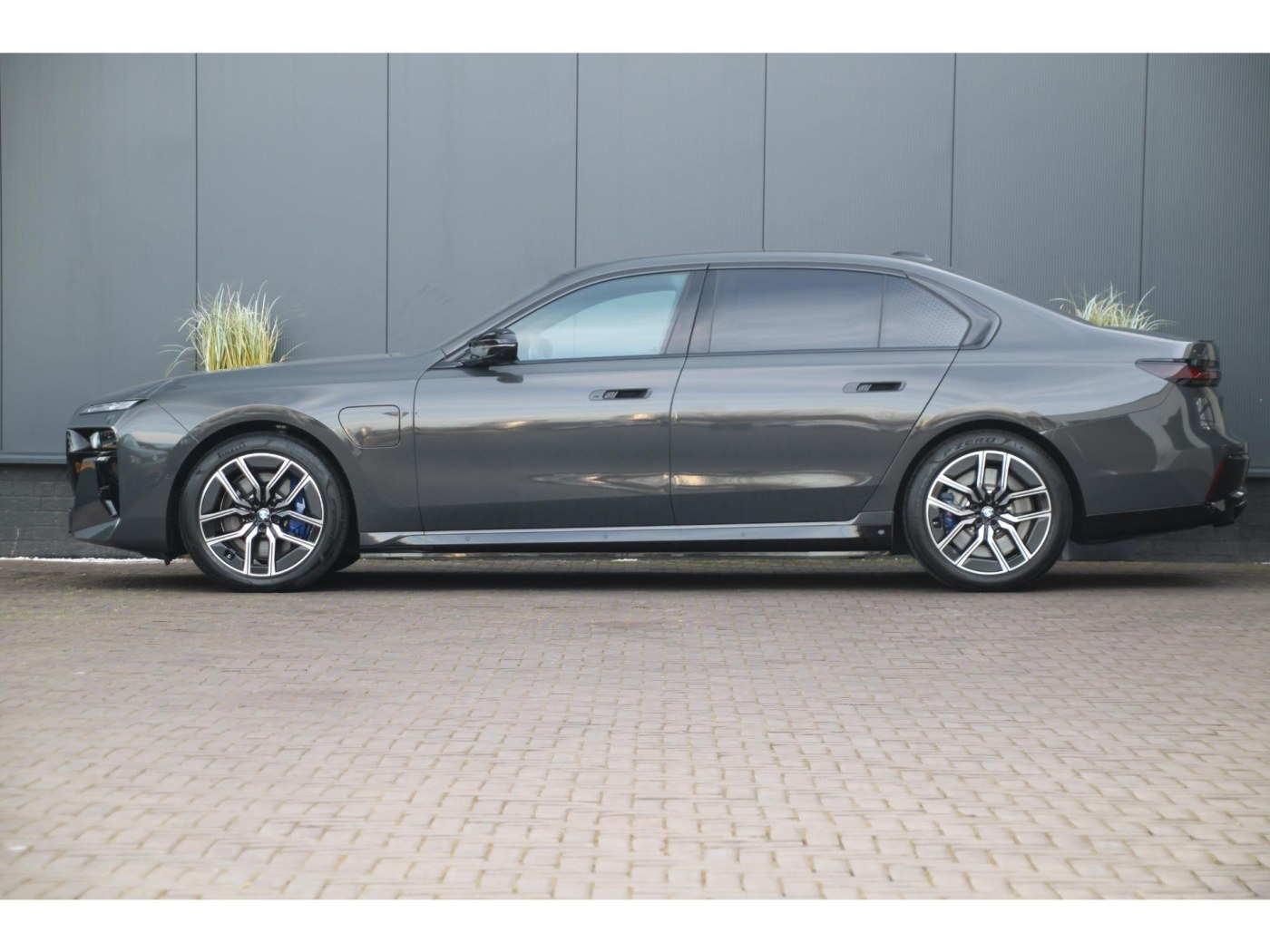 BMW 7-serie M760e xDrive M-Sport Pro — foto 4 van 34