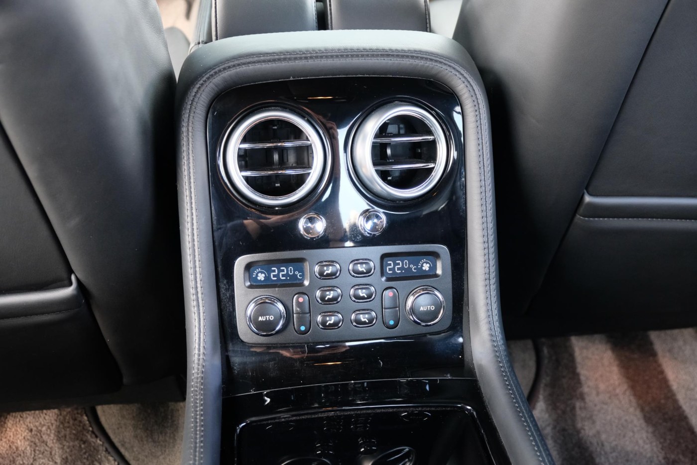 Bentley Continental Flying Spur W12 560pk — foto 22 van 44