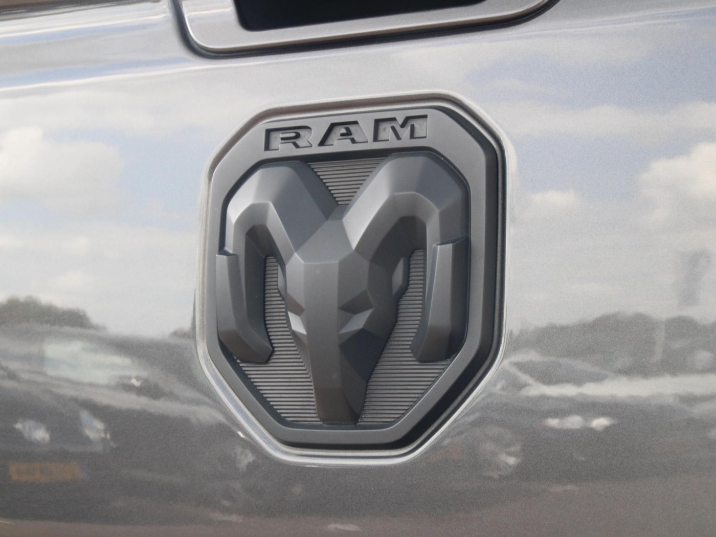 Dodge Ram 1500 5.7 V8 Crew Cab Limited Night Edition — foto 41 van 78