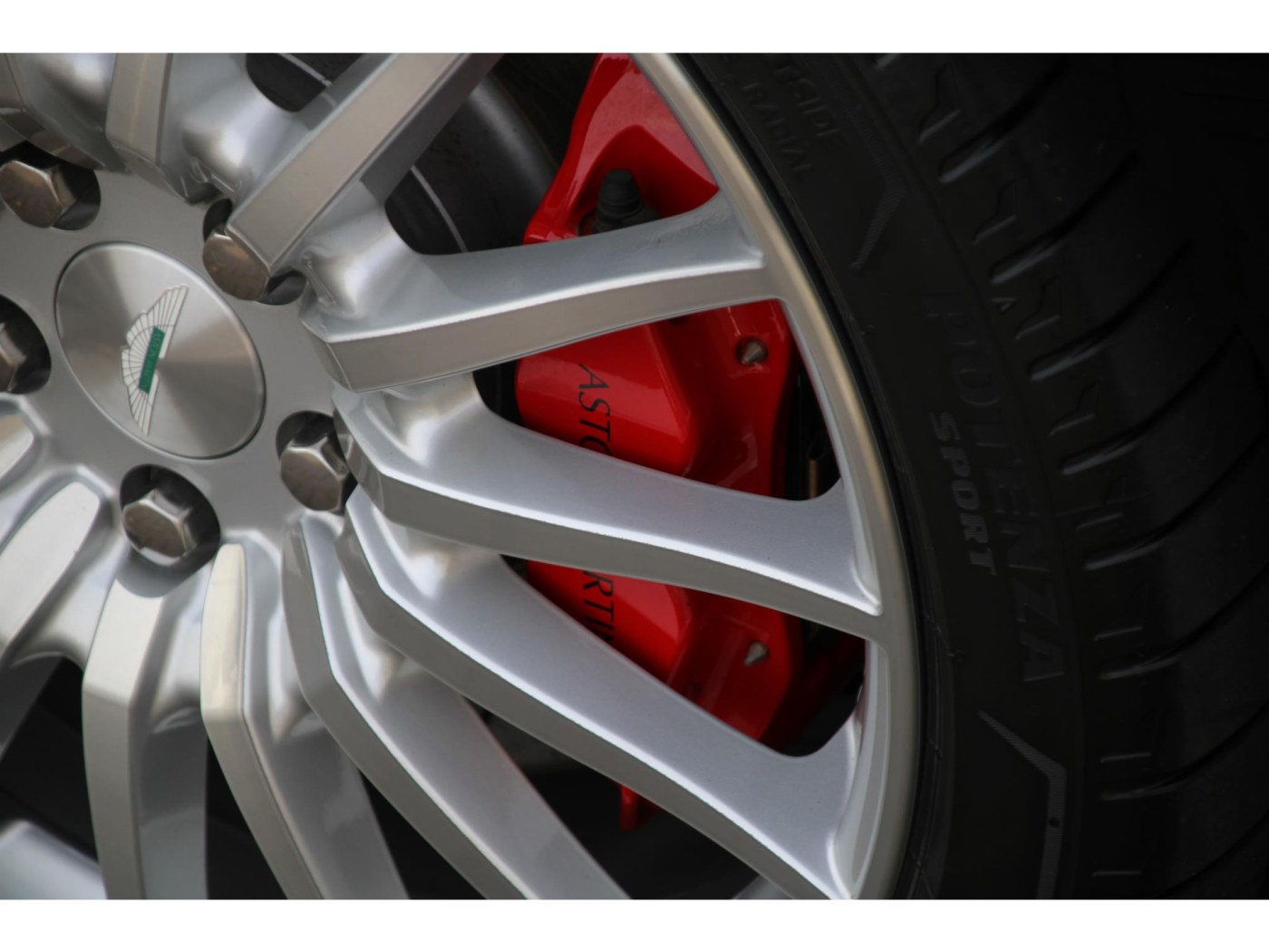 Aston Martin DB9 V12 Touchtronic — foto 33 van 39