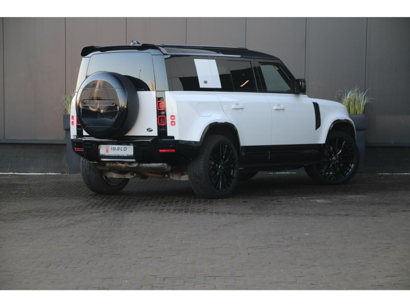 Land Rover Defender 110 D250 MHEV SE | Grijs kenteken | Geen BPM | — foto 2 van 53