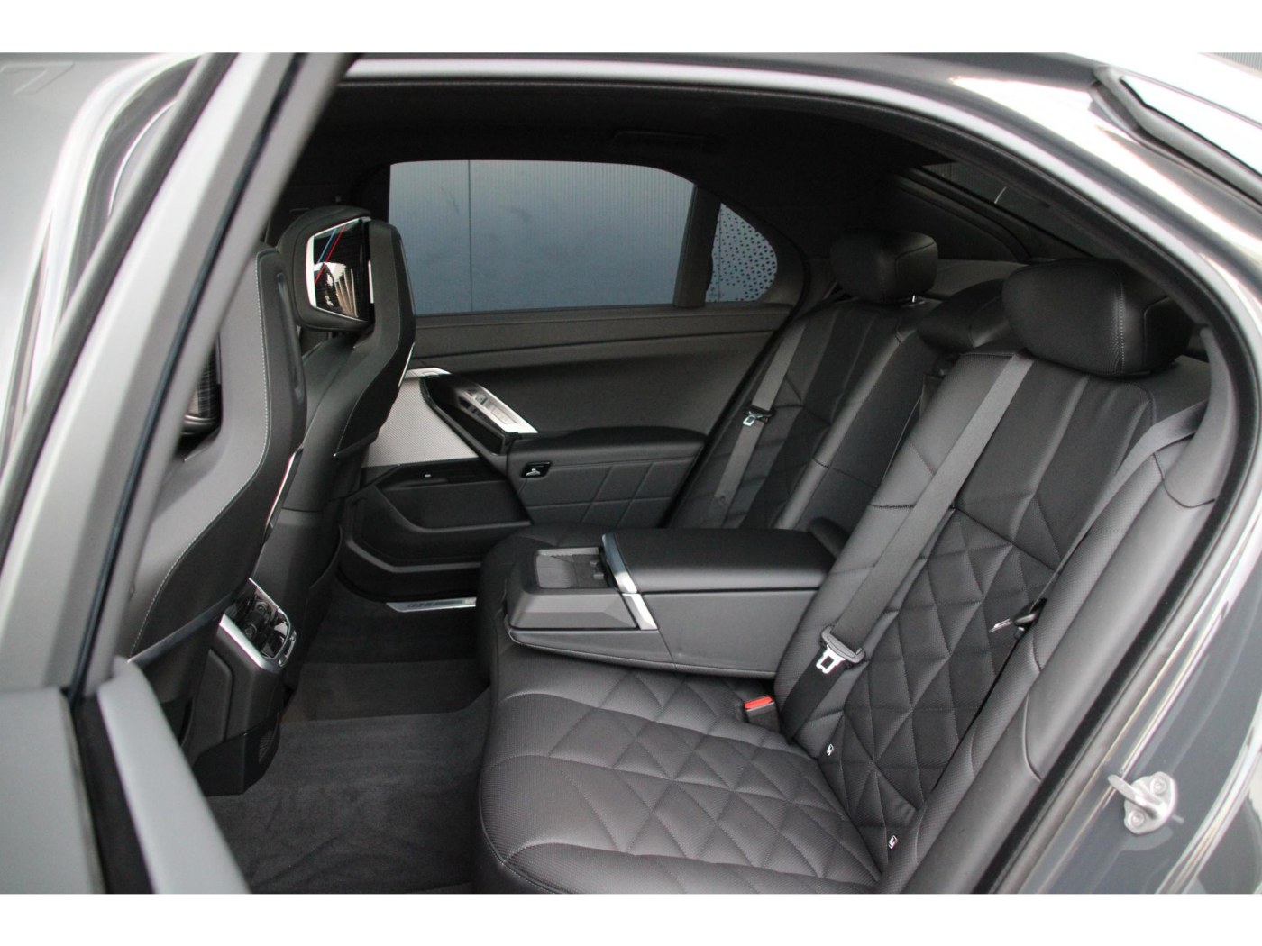BMW 7-serie M760e xDrive M-Sport Pro — foto 23 van 34