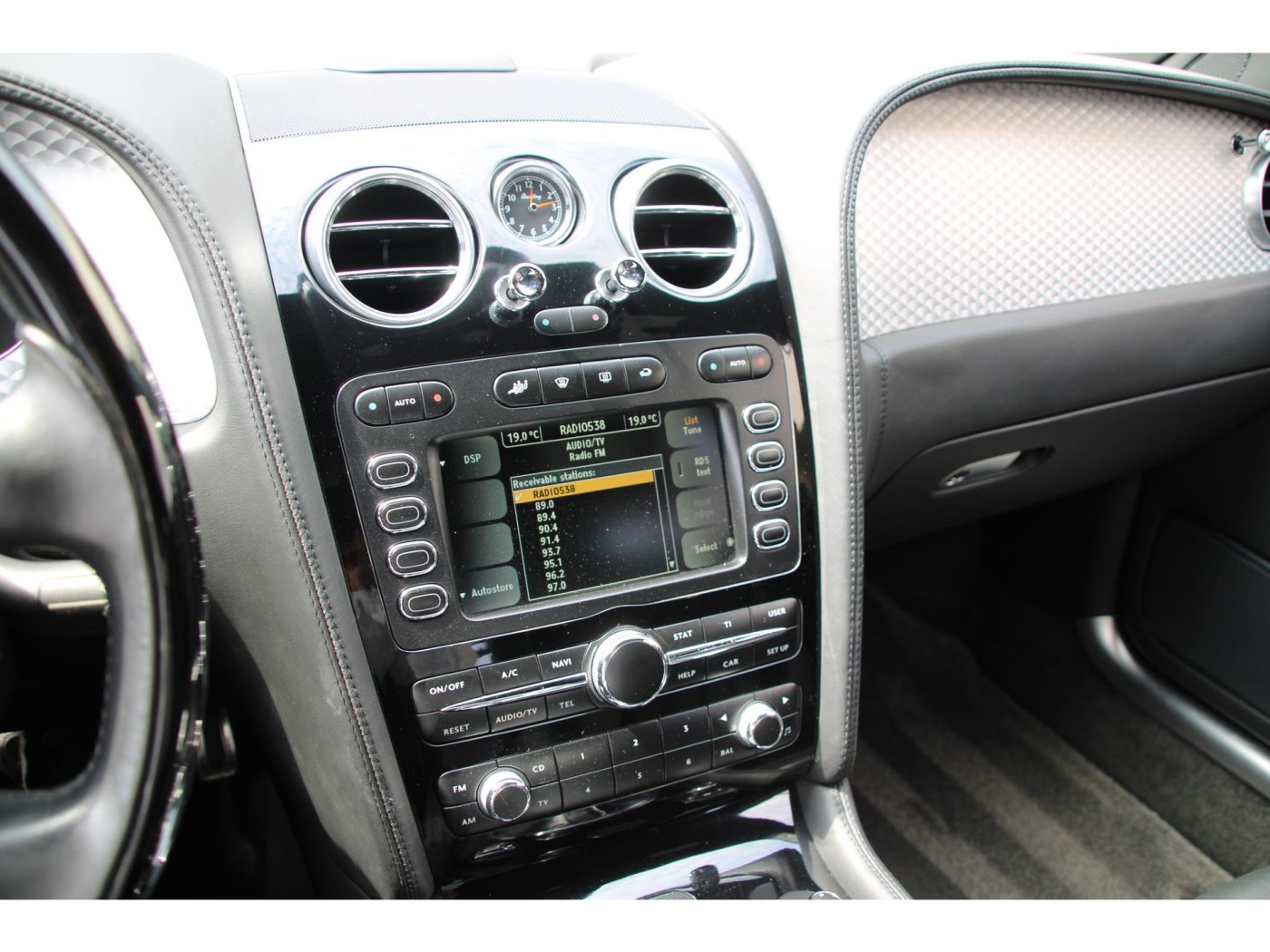 Bentley Continental Flying Spur W12 560pk | Youngtimer | BTW auto | Nieuwstaat | — foto 40 van 44
