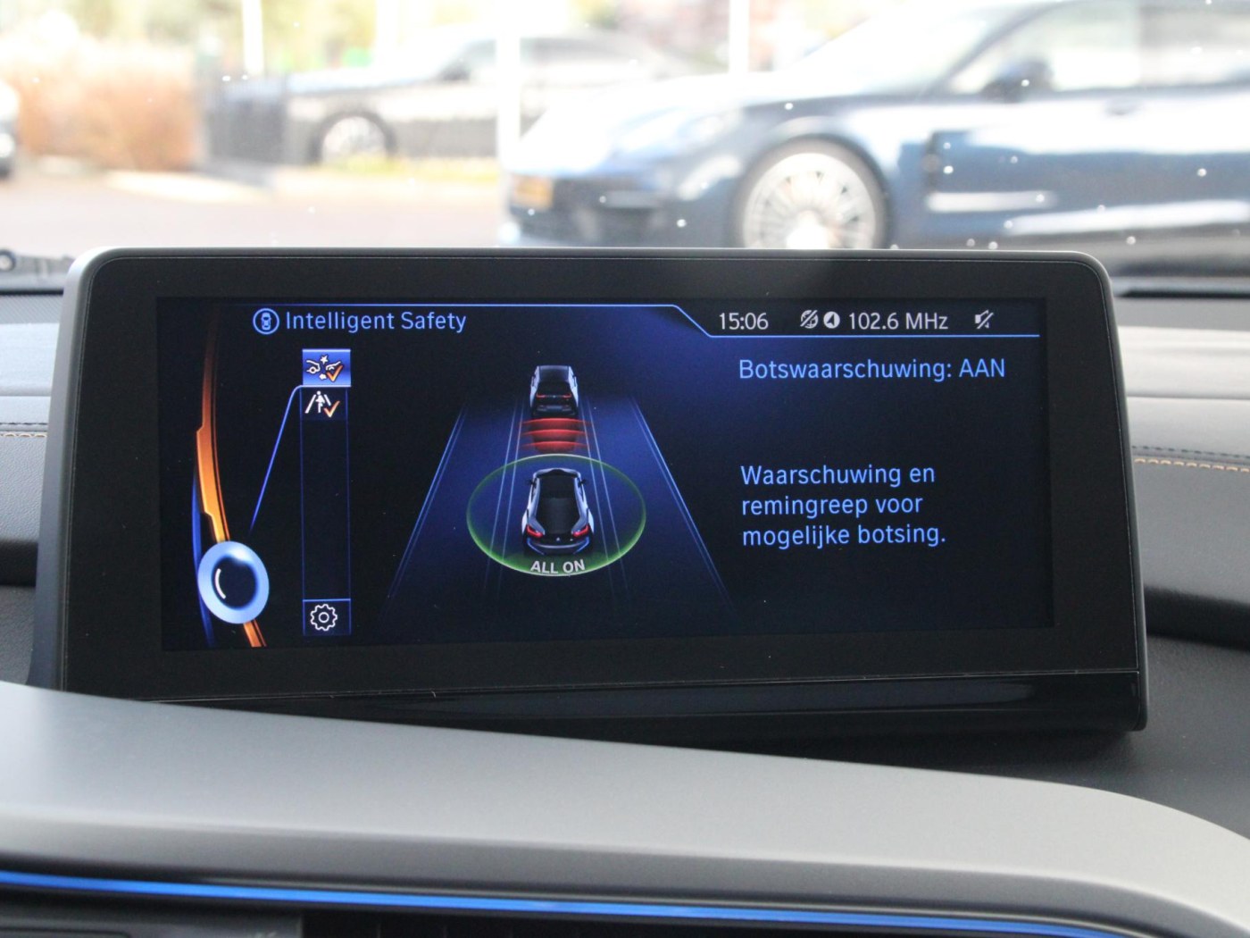 BMW i8 Pure Impulse — foto 35 van 56