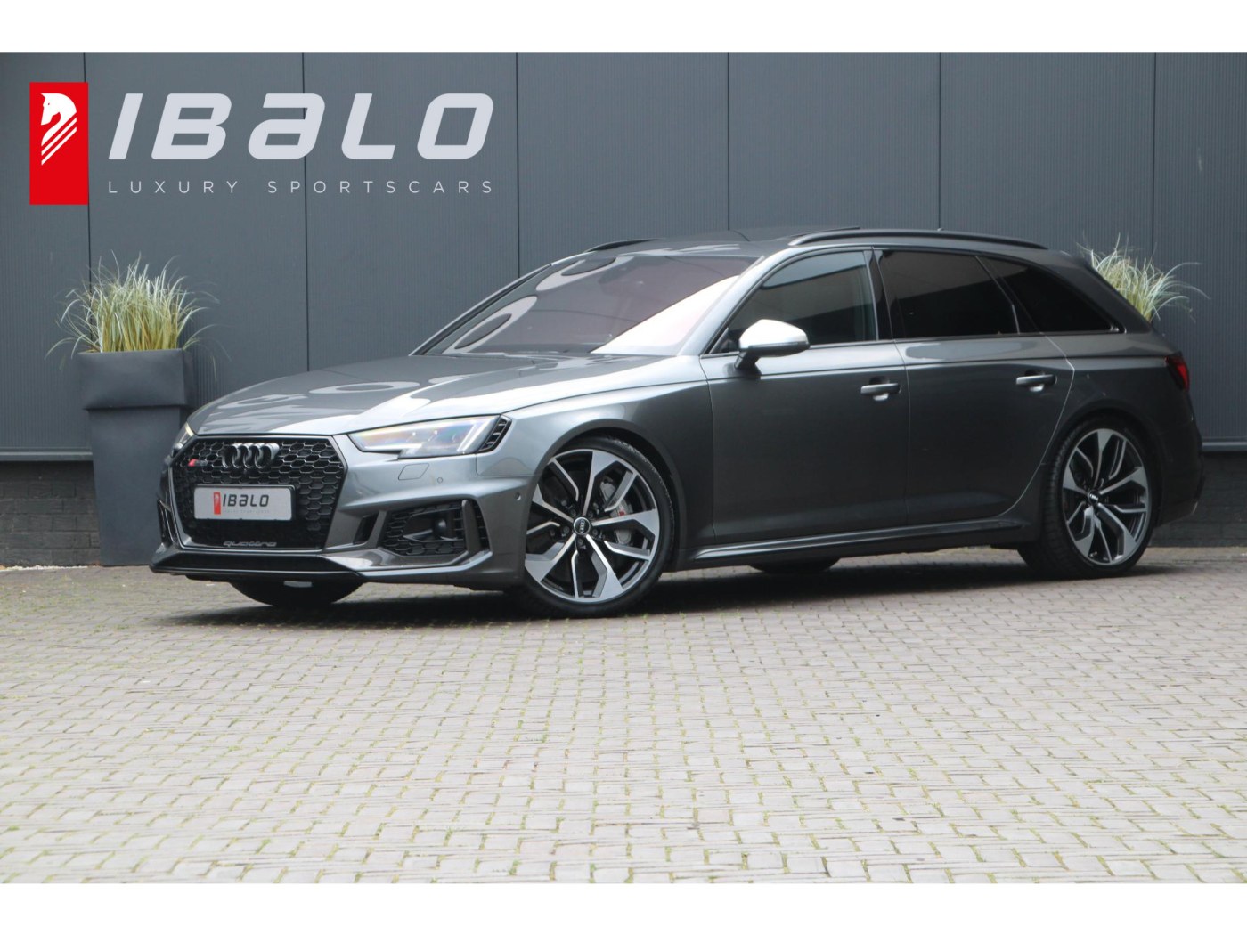 Audi RS4 Avant 2.9 TFSI quattro — foto 1 van 67