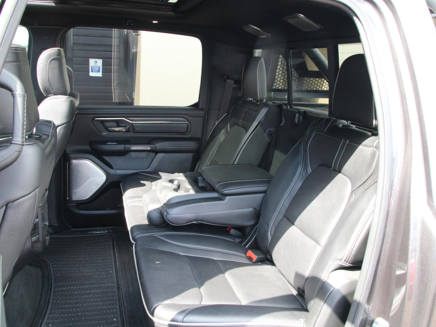 Dodge Ram 1500 5.7 V8 Crew Cab Limited Night Edition — foto 52 van 78