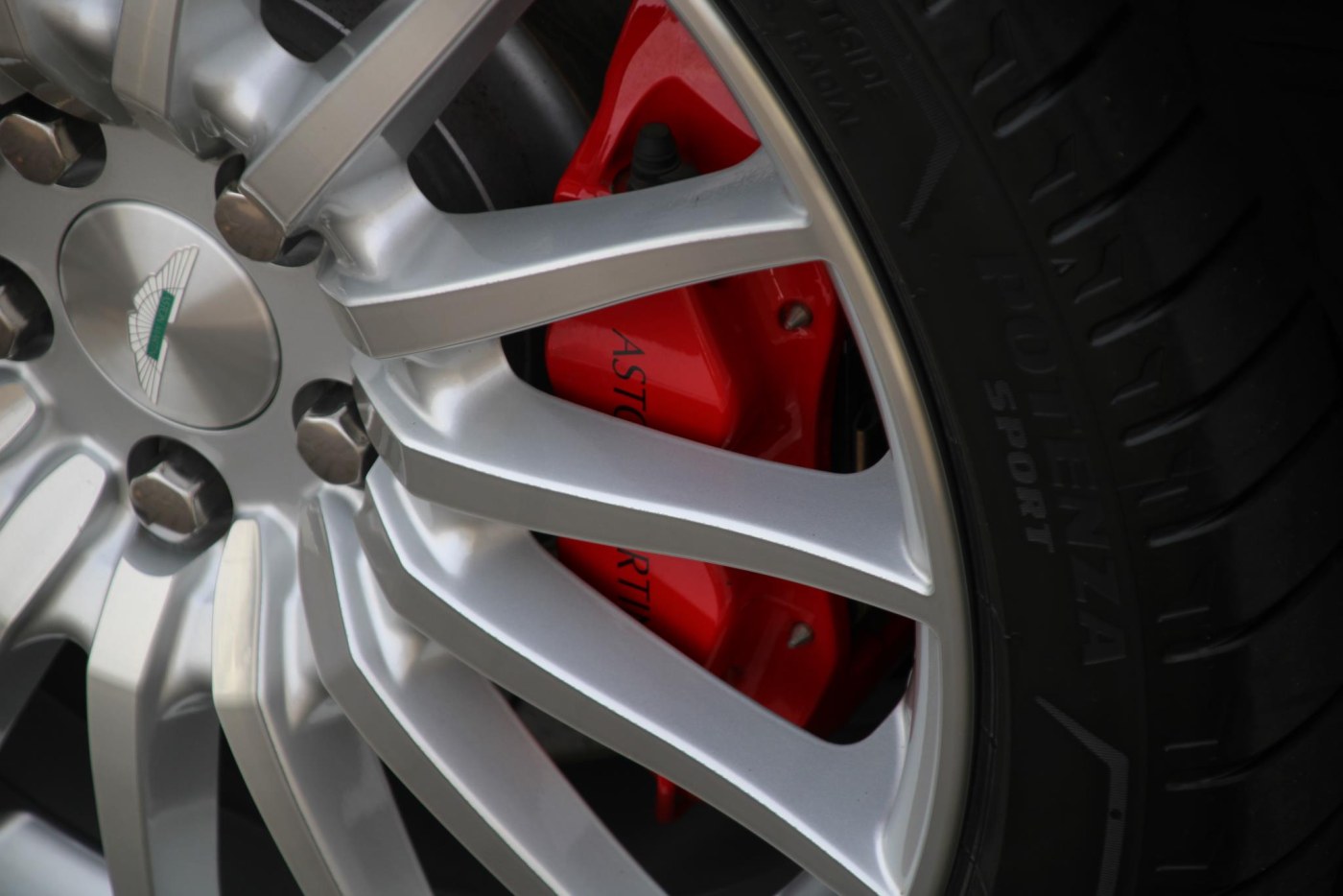 Aston Martin DB9 V12 Touchtronic — foto 33 van 39