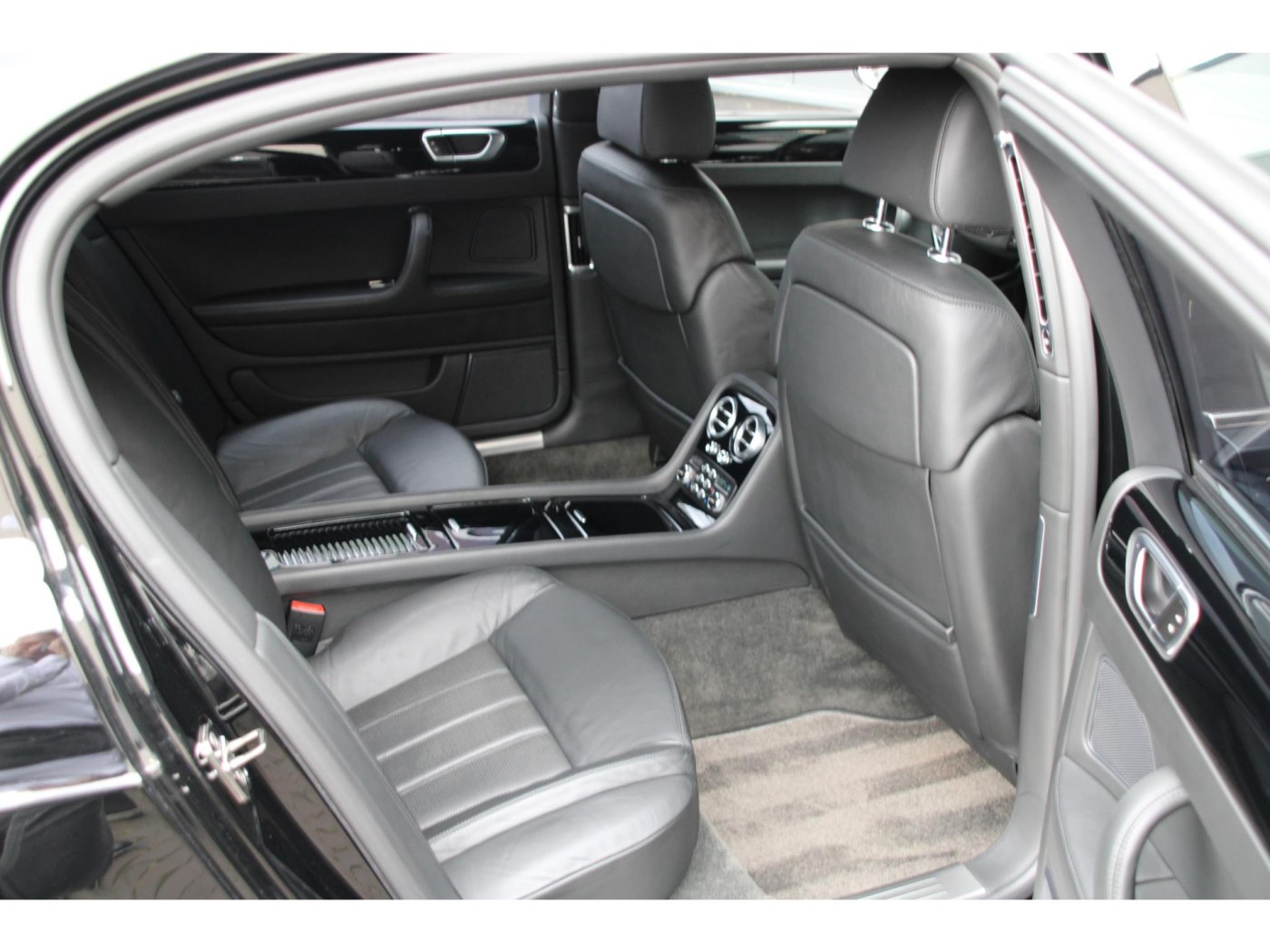 Bentley Continental Flying Spur W12 560pk — foto 8 van 44