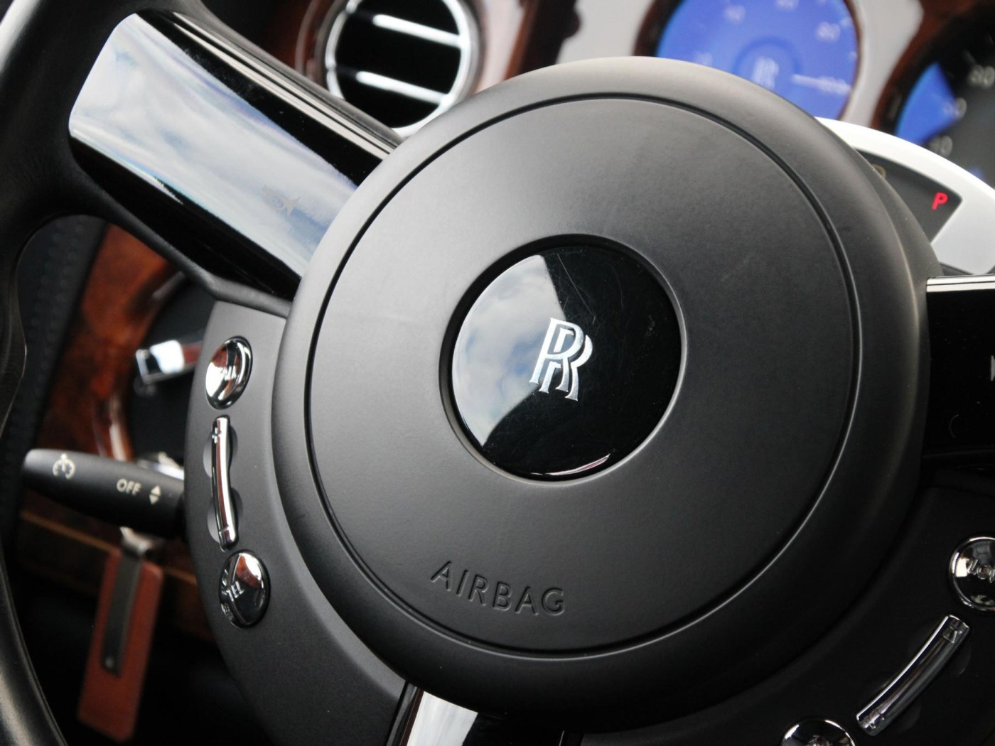 Rolls-Royce Phantom VII 6.75 EWB — foto 76 van 102
