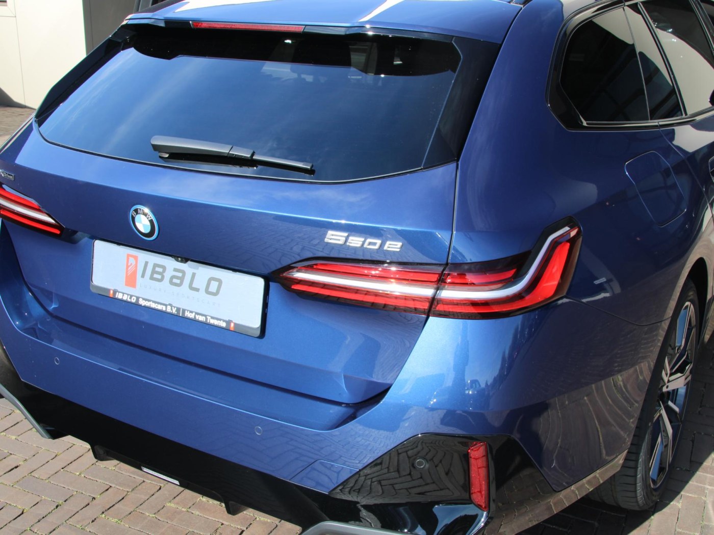 BMW 5-serie Touring 550e xDrive — foto 18 van 53