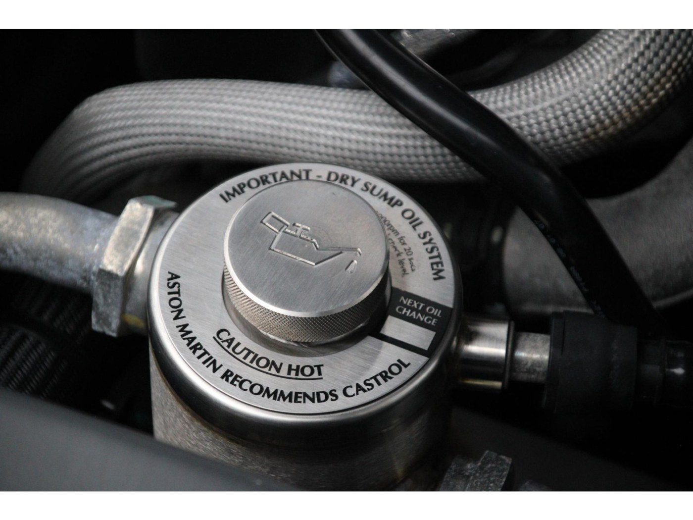 Aston Martin V8 Vantage V8 | NL-auto | Handbak 6 | 2e eigenaar | — foto 47 van 49