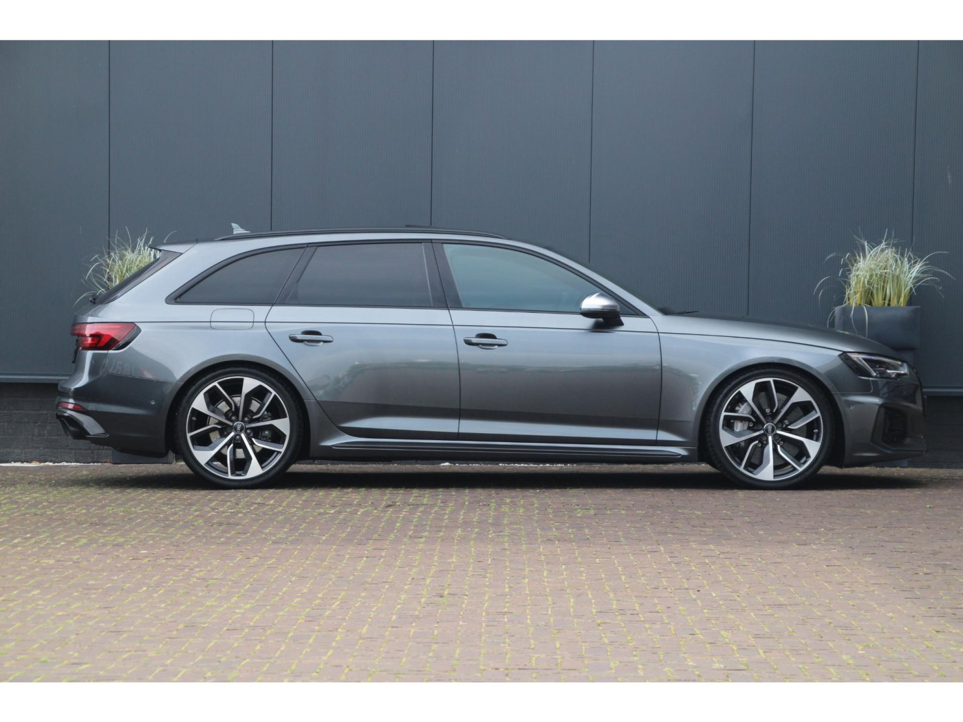 Audi RS4 Avant 2.9 TFSI quattro — foto 14 van 67