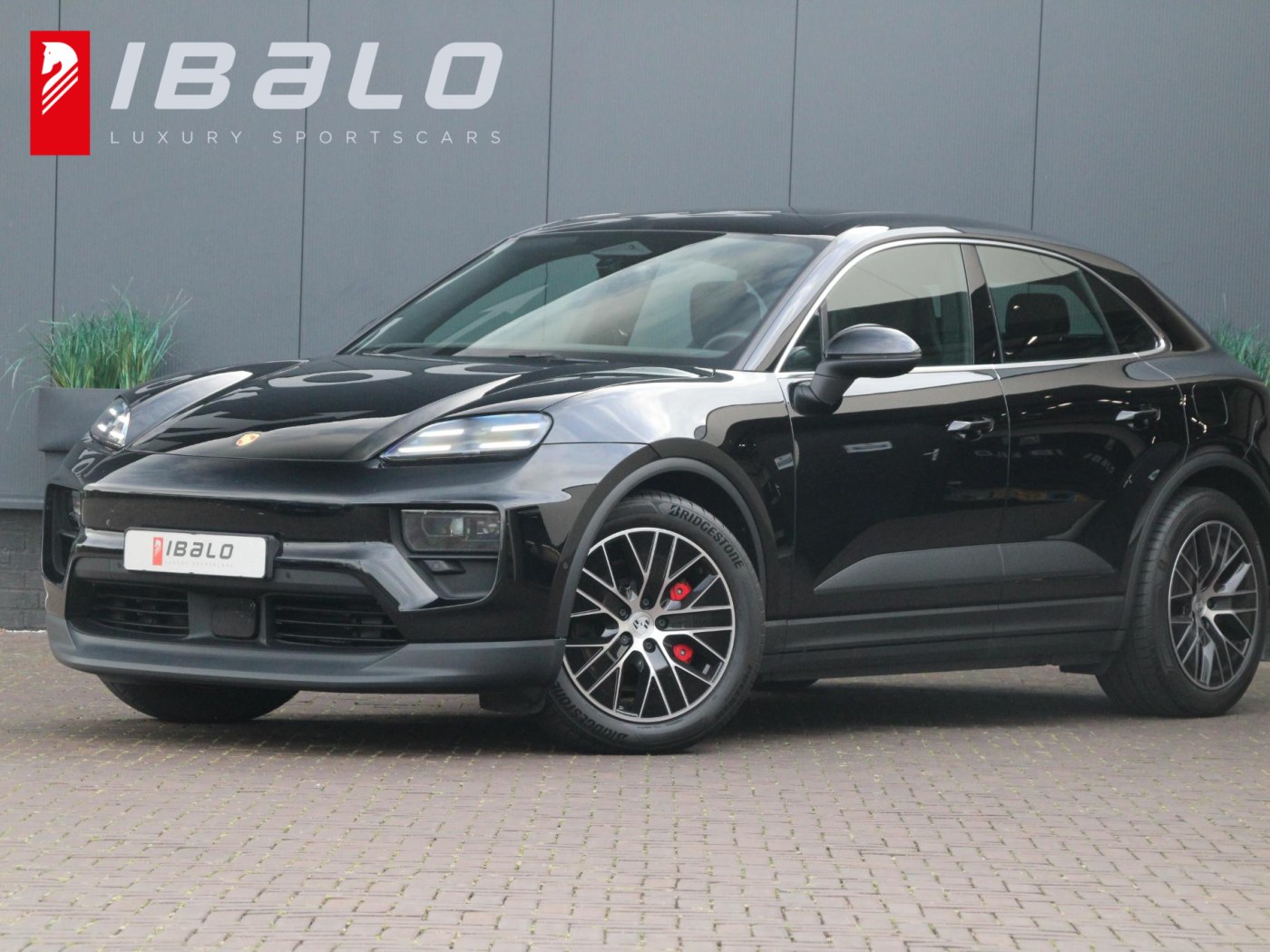 Porsche Macan 4 S 100 kWh — foto 1 van 50