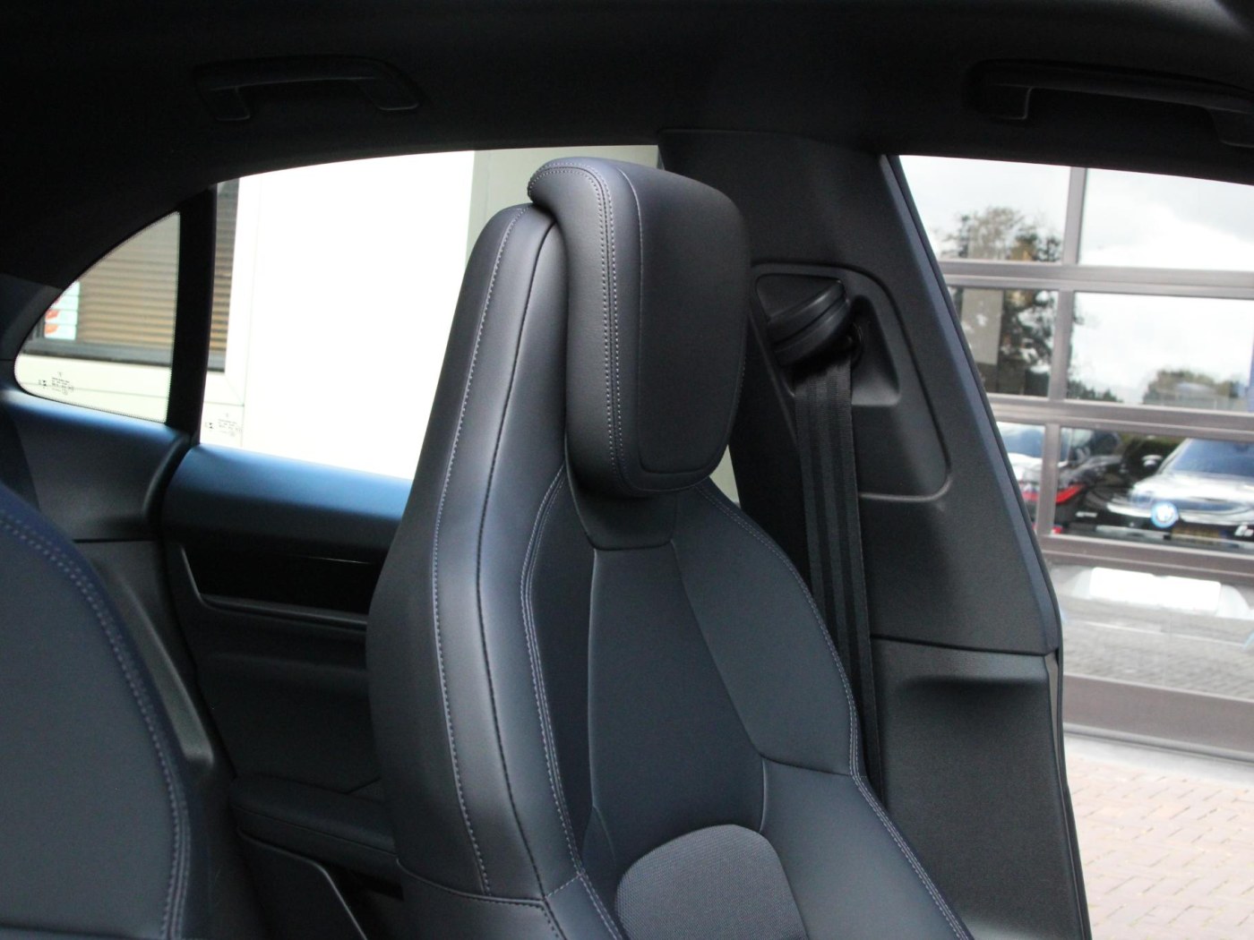 Porsche Macan 4 S 100 kWh — foto 3 van 50