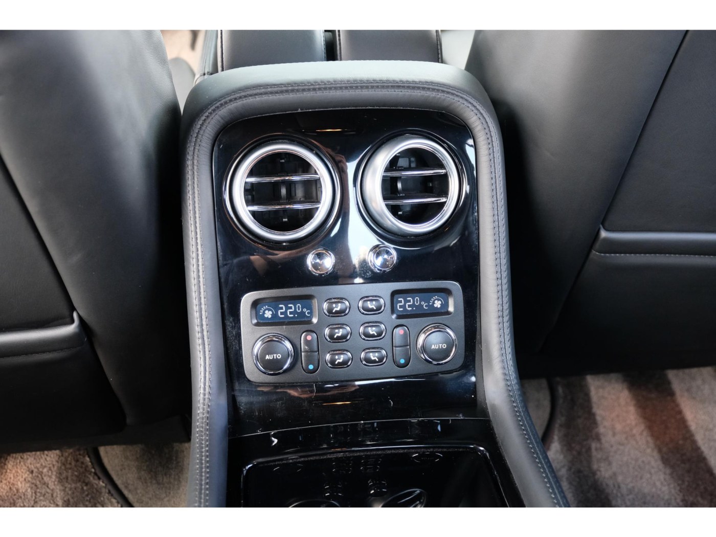 Bentley Continental Flying Spur W12 560pk — foto 22 van 44