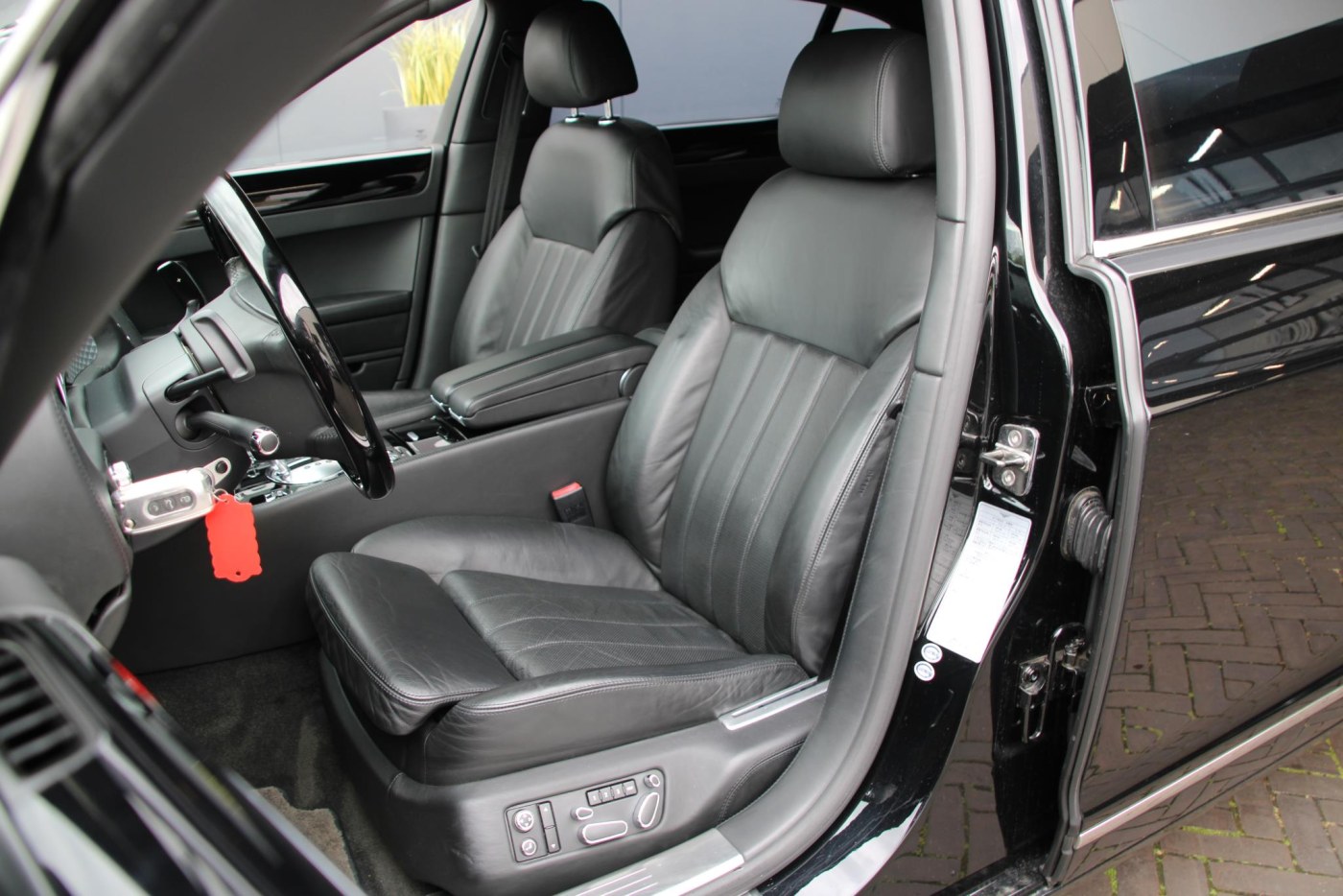 Bentley Continental Flying Spur W12 560pk — foto 4 van 44