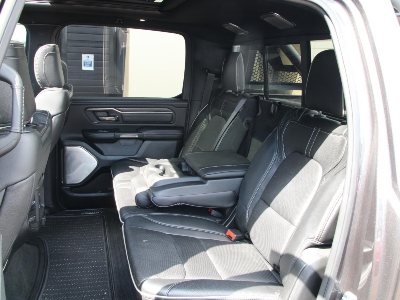 Dodge Ram 1500 5.7 V8 Crew Cab Limited Night Edition — foto 52 van 78