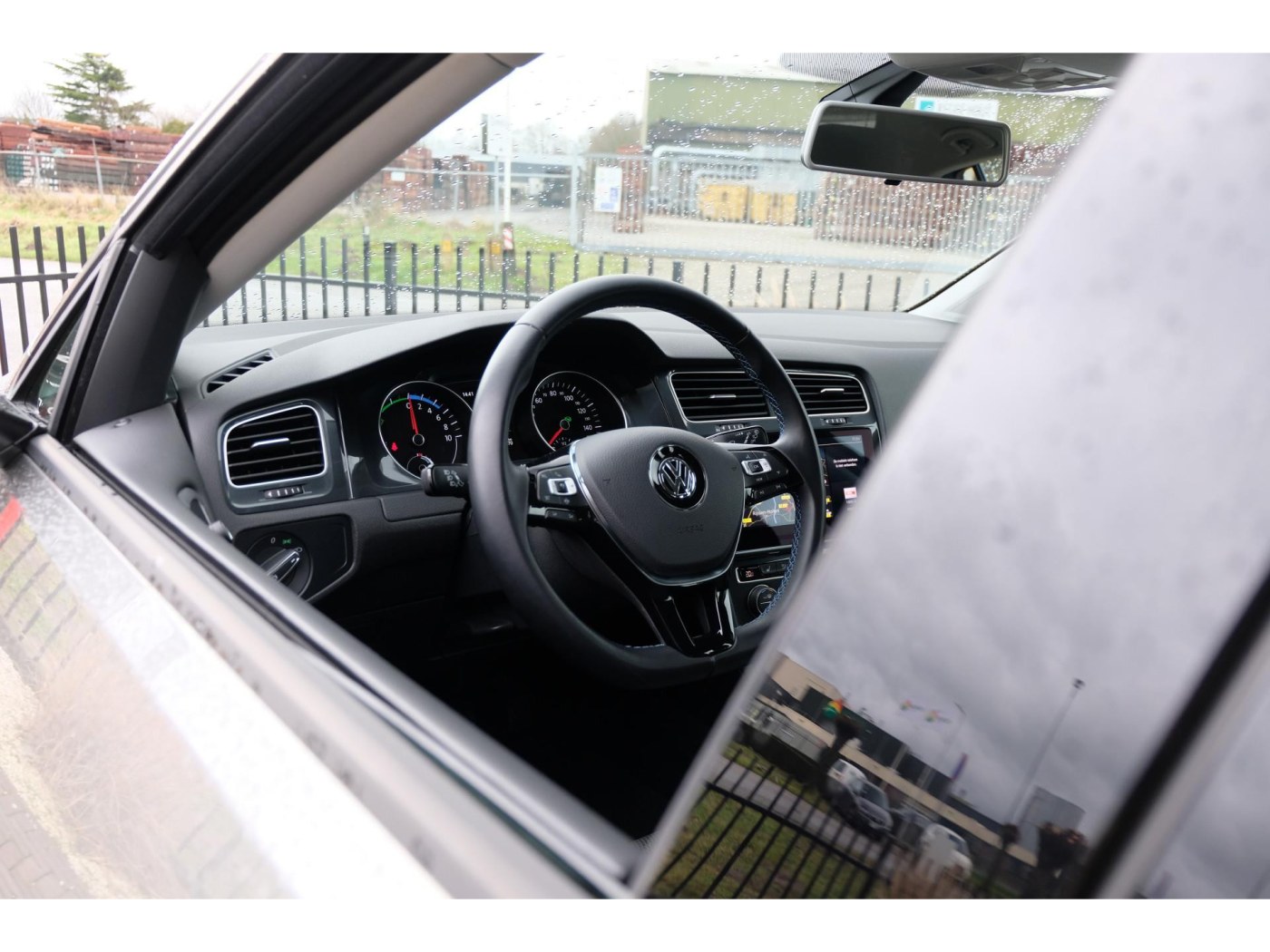 Volkswagen e-Golf E-DITION | BTW-auto | 8% bijtelling | Winterpakket | — foto 29 van 37