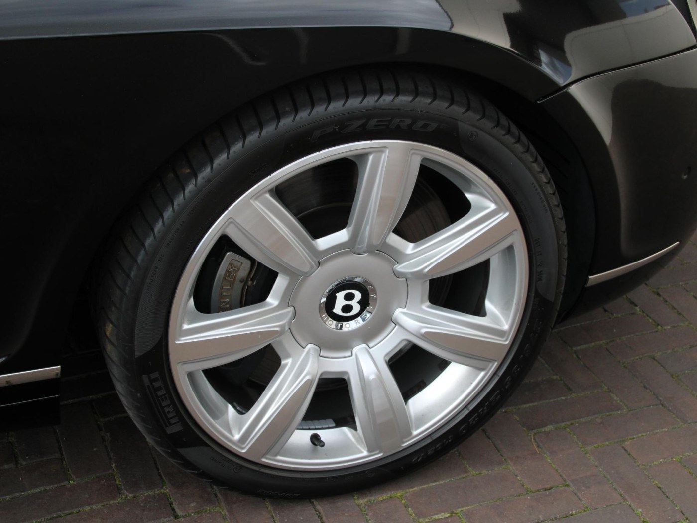 Bentley Continental GT W12 560pk — foto 25 van 30