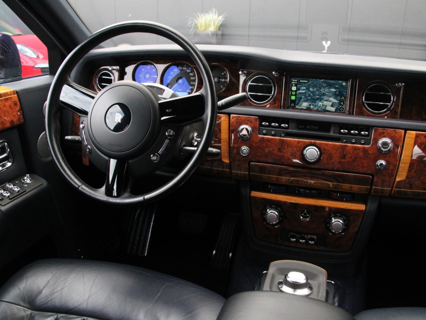 Rolls-Royce Phantom VII 6.75 EWB — foto 73 van 102