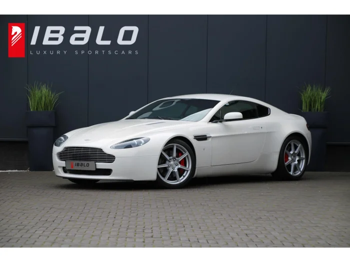 Aston Martin V8 Vantage | Handbak 6 | Pearl White | BTW-auto |